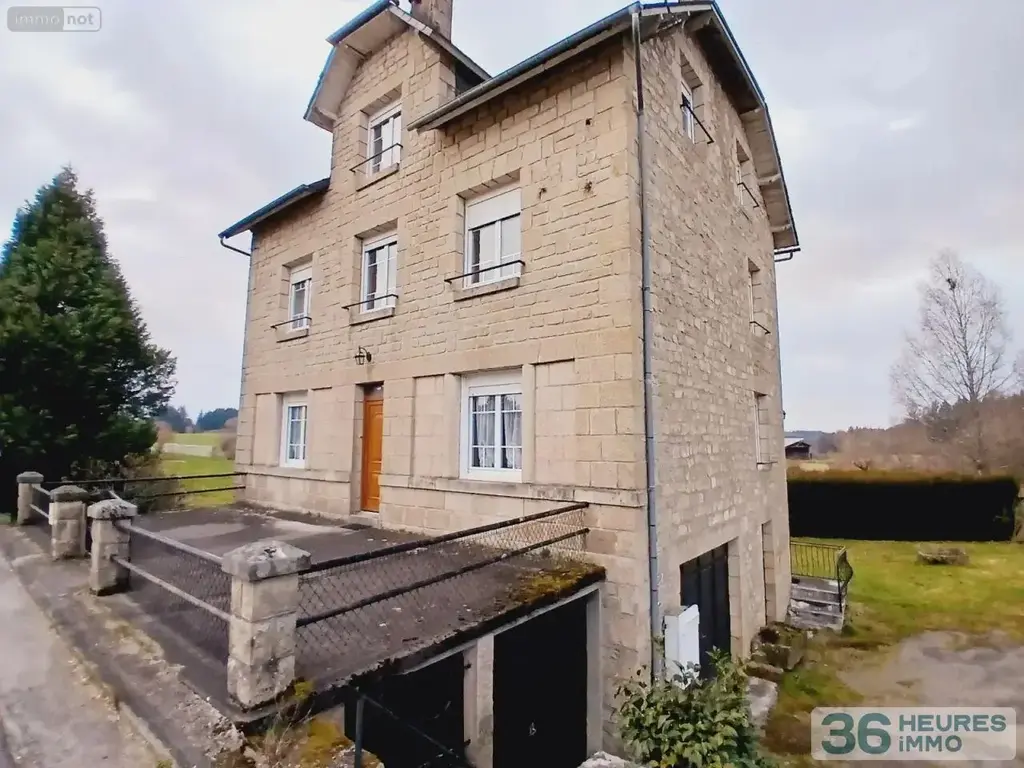 Maison a vendre aux encheres en ligne Montaignac-sur-Doustre 19300 Corrèze 19 195 m2 12 pièces 58550 euros 000170 003