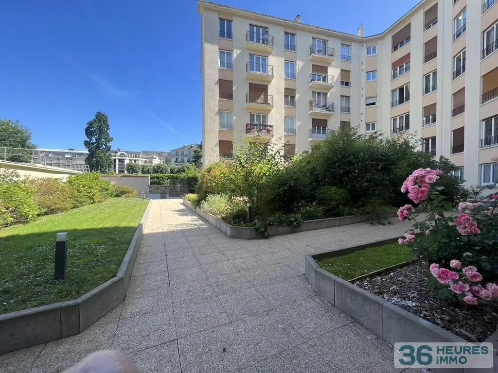 Appartement a vendre aux encheres en ligne Versailles 78000 Yvelines 78 11 m2 1 pièce 59000 euros 66018/2026/08/4 002