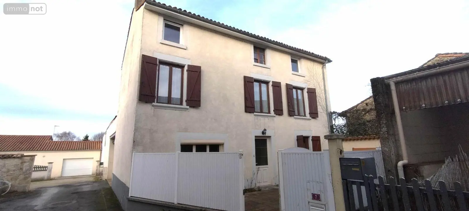 Maison 5 pièces 127 m² · à Chef-Boutonne · 127 m² · 106 100 €