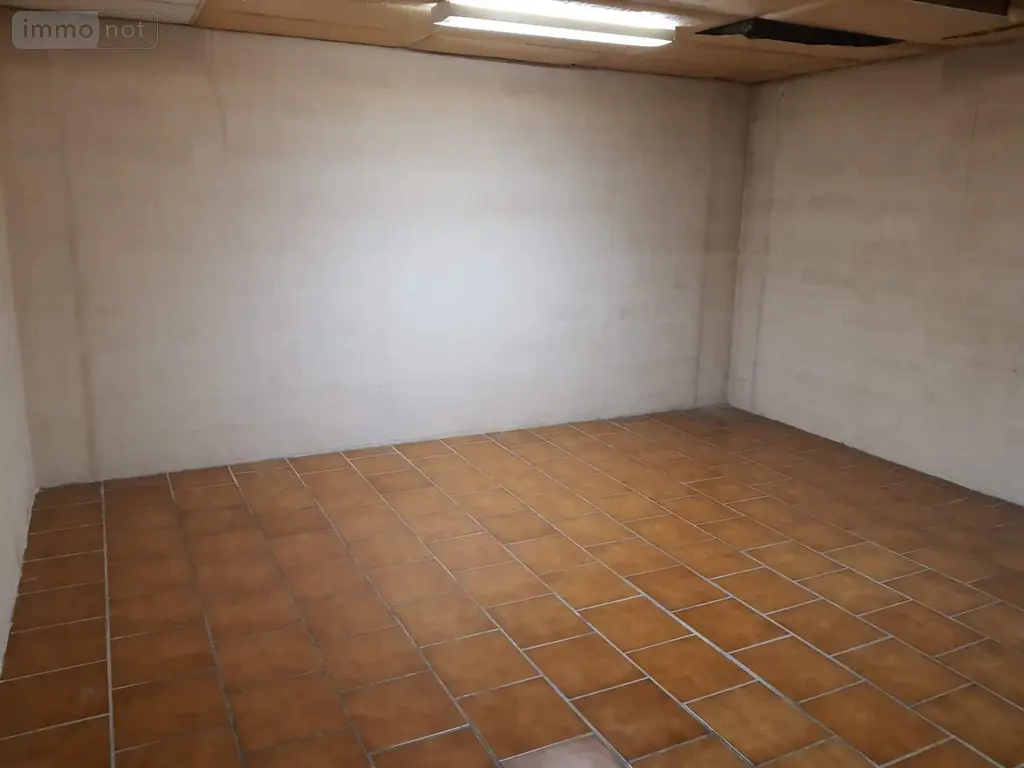 Location fonds et murs commerciaux Guise 02120 Aisne 02 200 m2 900 euros 087/2683 003