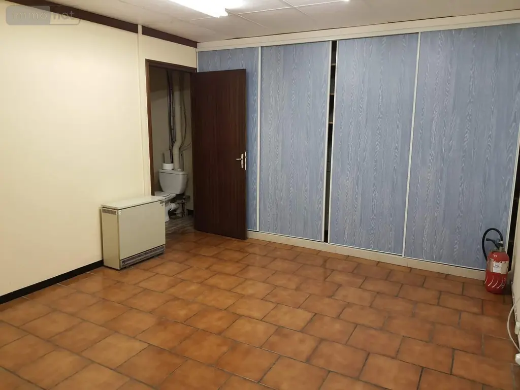 Location fonds et murs commerciaux Guise 02120 Aisne 02 200 m2 900 euros 087/2683 005
