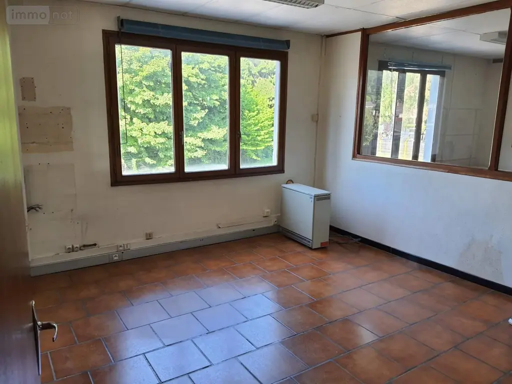 Location fonds et murs commerciaux Guise 02120 Aisne 02 200 m2 900 euros 087/2683 006