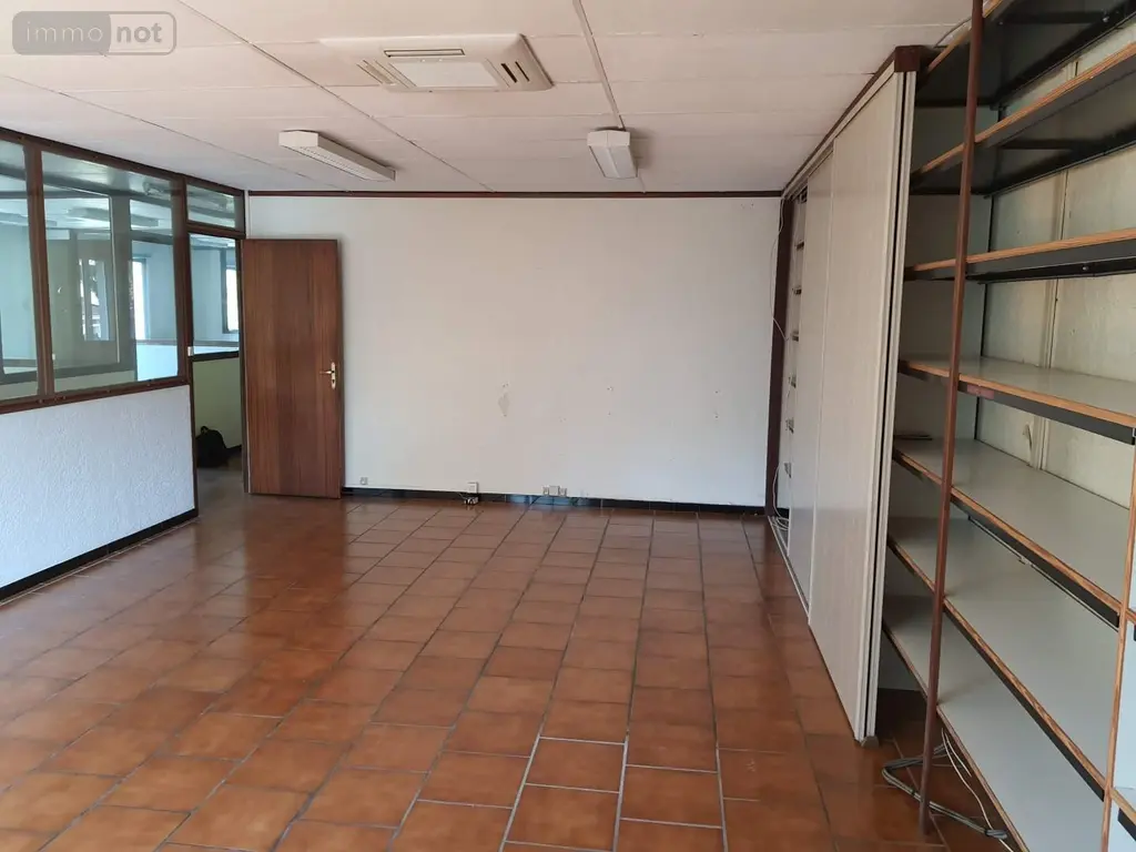 Location fonds et murs commerciaux Guise 02120 Aisne 02 200 m2 900 euros 087/2683 007