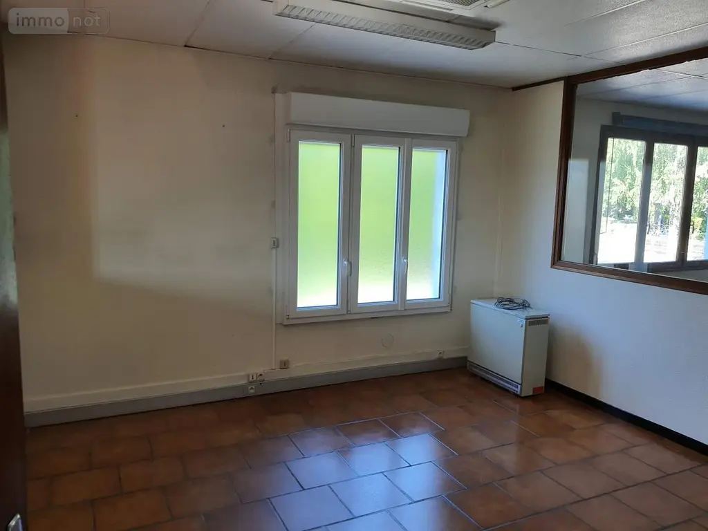 Location fonds et murs commerciaux Guise 02120 Aisne 02 200 m2 900 euros 087/2683 008
