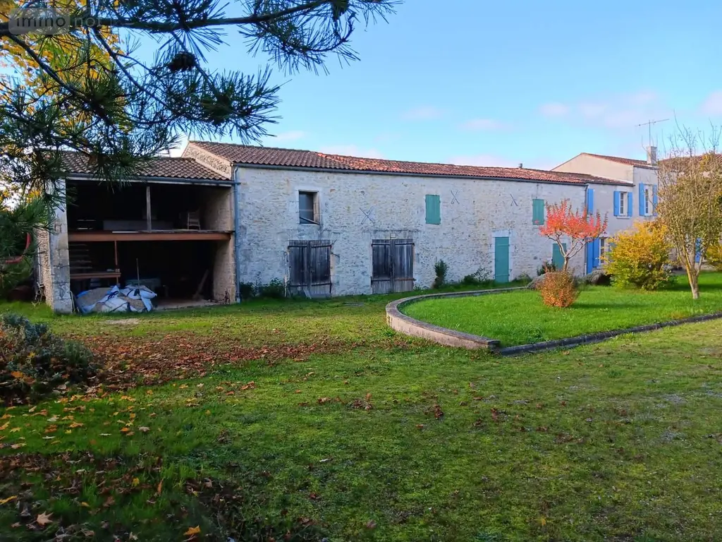 Maison a vendre Saintes 17100 Charente-Maritime 17 500 m2 22 pièces 415000 euros 021/2026 015