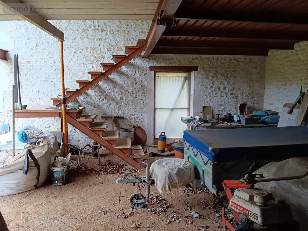 Maison a vendre Saintes 17100 Charente-Maritime 17 500 m2 22 pièces 415000 euros 021/2026 016