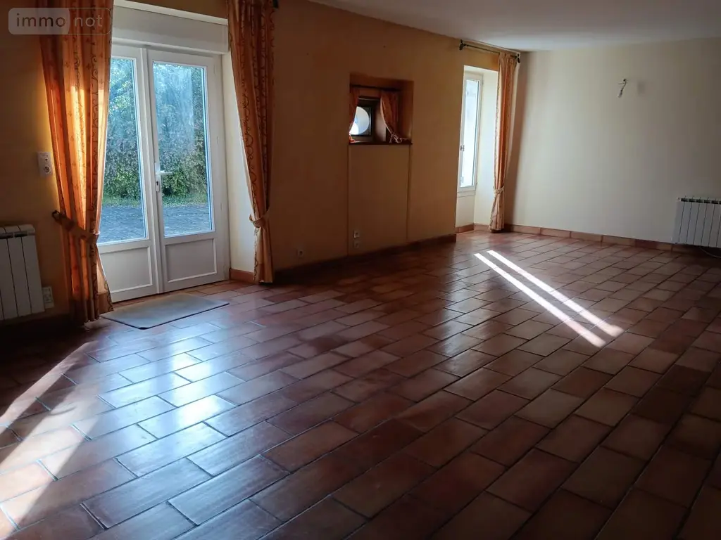 Maison a vendre Saintes 17100 Charente-Maritime 17 500 m2 22 pièces 415000 euros 021/2026 005