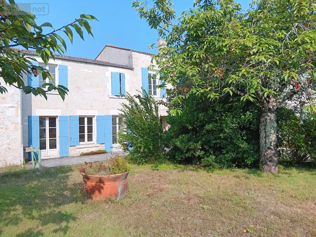 Maison a vendre Saintes 17100 Charente-Maritime 17 500 m2 22 pièces 415000 euros 021/2026 009