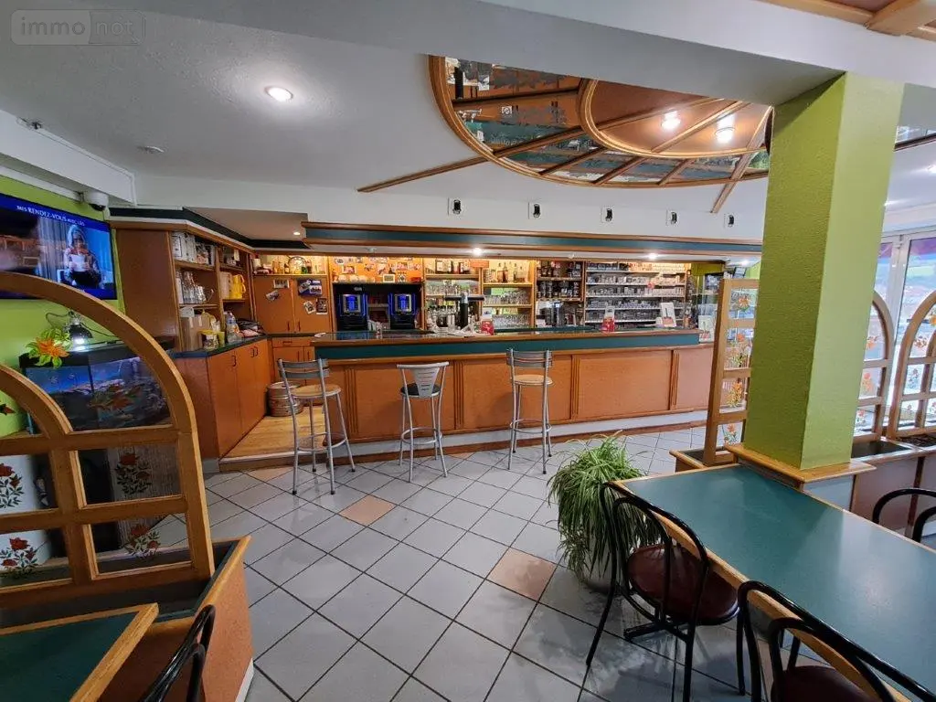 Fonds et murs commerciaux a vendre Roffiac 15100 Cantal 15 218 m2 439900 euros 044/1108 002