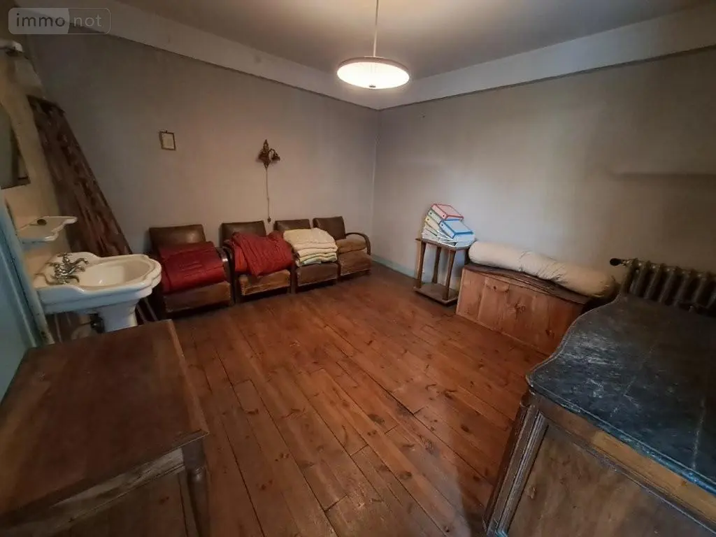 Immeuble de rapport a vendre Saint-Flour 15100 Cantal 15 261 m2 147340 euros 044/1153 010