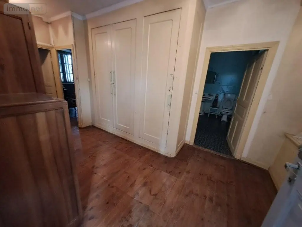 Immeuble de rapport a vendre Saint-Flour 15100 Cantal 15 261 m2 147340 euros 044/1153 011