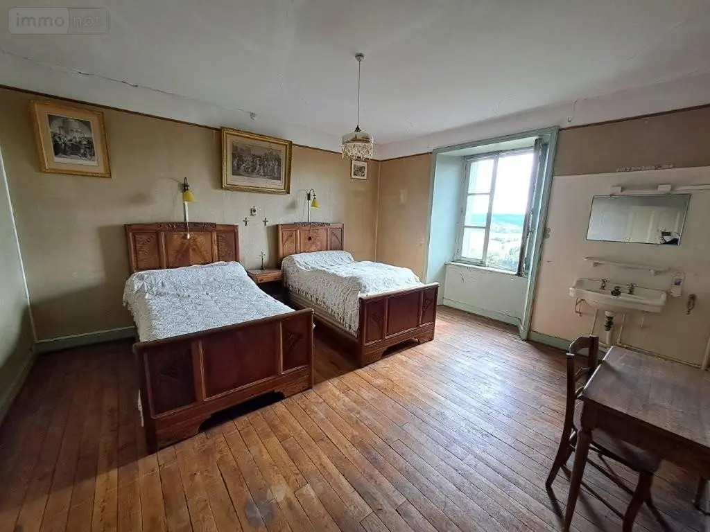 Immeuble de rapport a vendre Saint-Flour 15100 Cantal 15 261 m2 147340 euros 044/1153 015