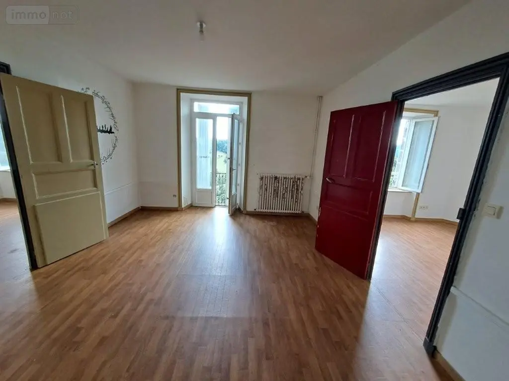 Immeuble de rapport a vendre Saint-Flour 15100 Cantal 15 261 m2 147340 euros 044/1153 020