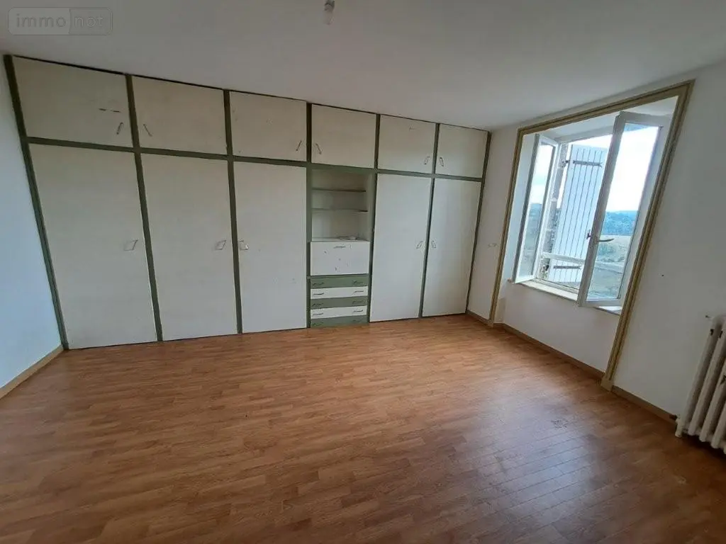 Immeuble de rapport a vendre Saint-Flour 15100 Cantal 15 261 m2 147340 euros 044/1153 021