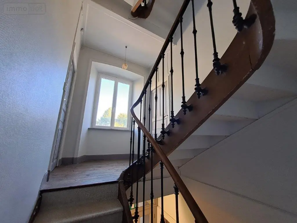 Immeuble de rapport a vendre Saint-Flour 15100 Cantal 15 261 m2 147340 euros 044/1153 004
