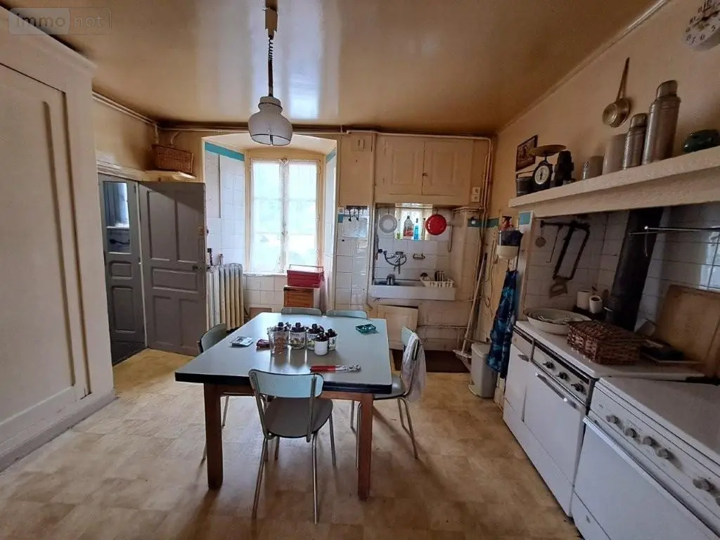 Immeuble de rapport a vendre Saint-Flour 15100 Cantal 15 261 m2 147340 euros 044/1153 006