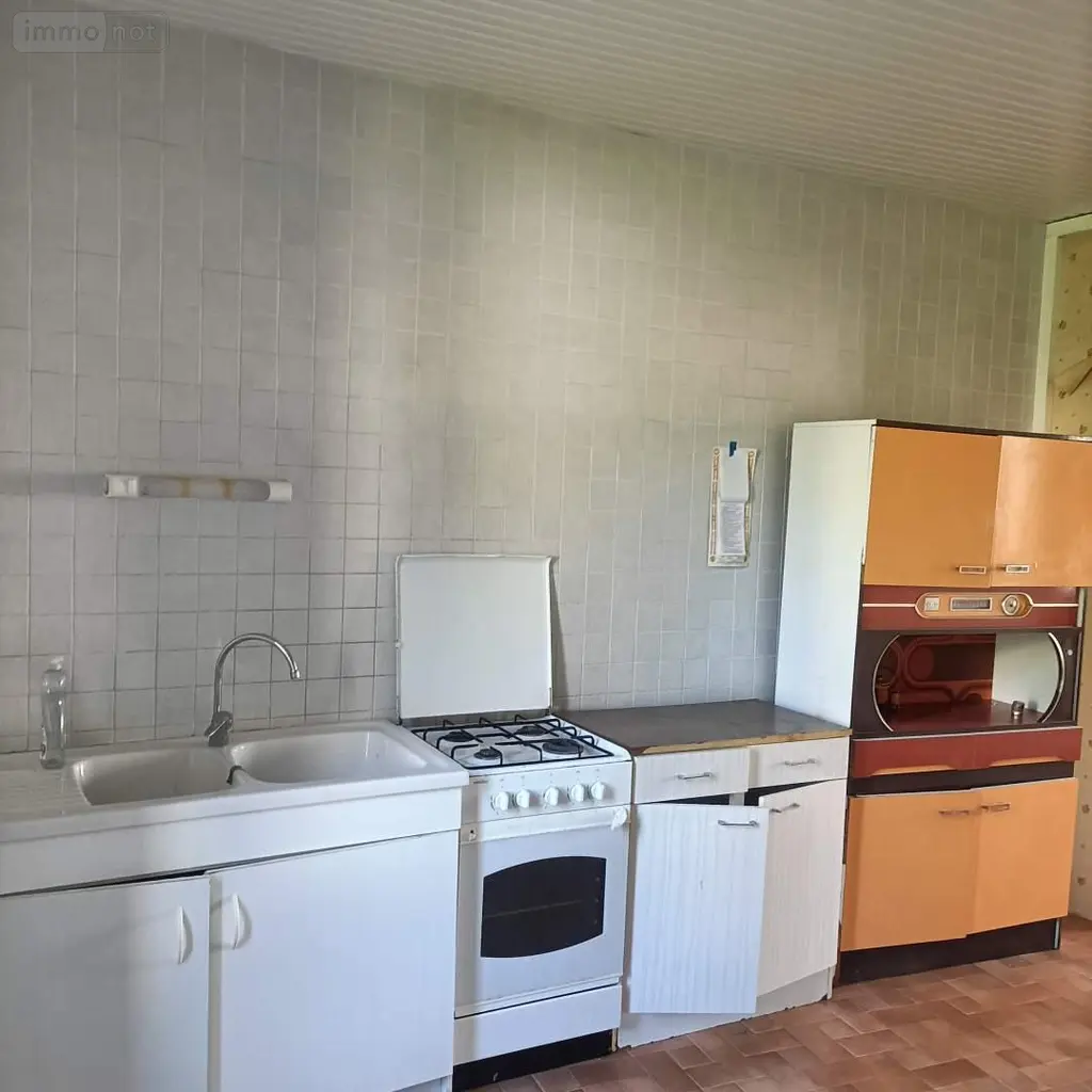 Immeuble de rapport a vendre Condat 15190 Cantal 15 173 m2 11 pièces 59900 euros 044/1236 004