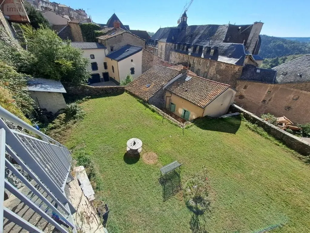 Immeuble de rapport a vendre Saint-Flour 15100 Cantal 15 190 m2 11 pièces 371000 euros 044/1247 010