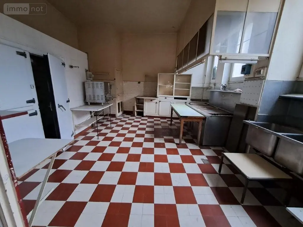 Fonds et murs commerciaux a vendre Saint-Flour 15100 Cantal 15 157 m2 4 pièces 85000 euros 044/1253 005