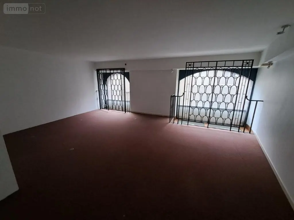 Fonds et murs commerciaux a vendre Saint-Flour 15100 Cantal 15 157 m2 4 pièces 85000 euros 044/1253 006