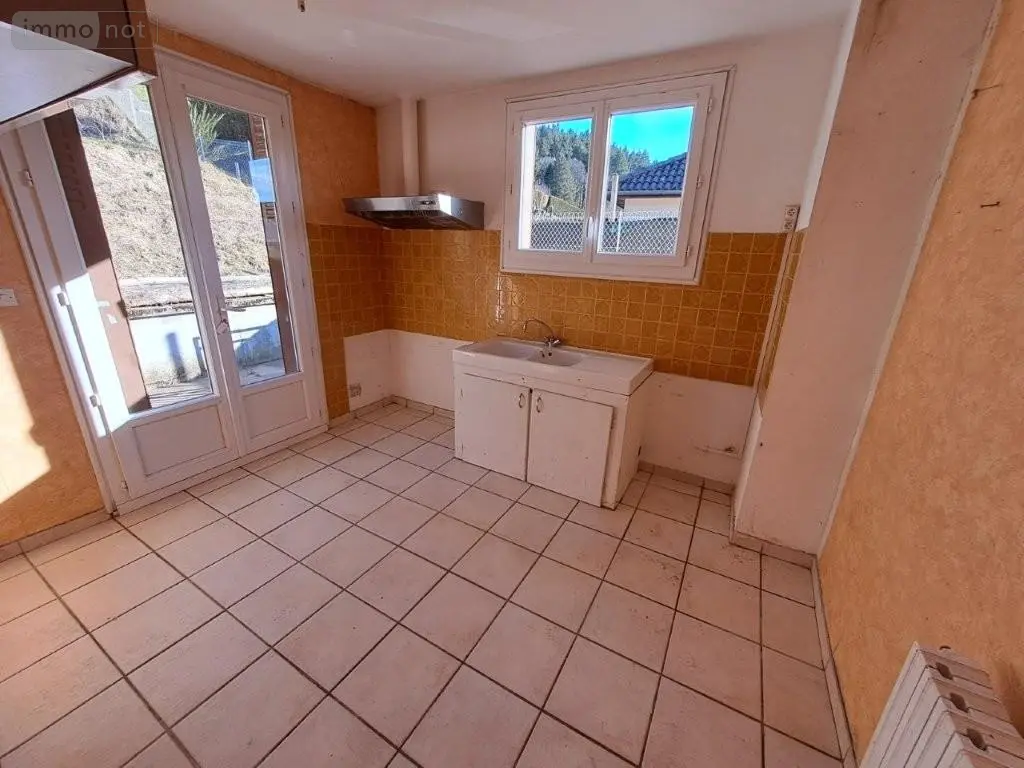 Maison a vendre Riom-ès-Montagnes 15400 Cantal 15 97 m2 5 pièces 110000 euros 044/1258 003