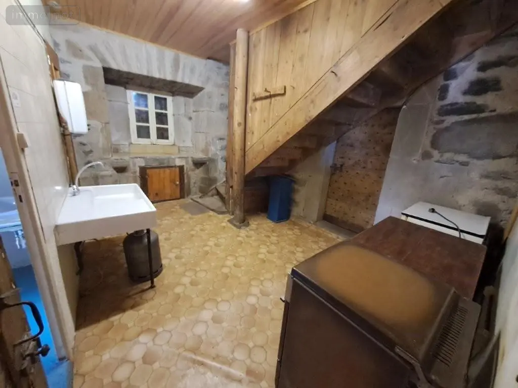 Maison a vendre Chavagnac 15300 Cantal 15 100 m2 1 pièce 115000 euros 044/1271 009