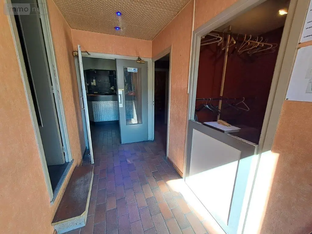 Location fonds et murs commerciaux Saint-Flour 15100 Cantal 15 124 m2 2 pièces 1000 euros 044/641 003
