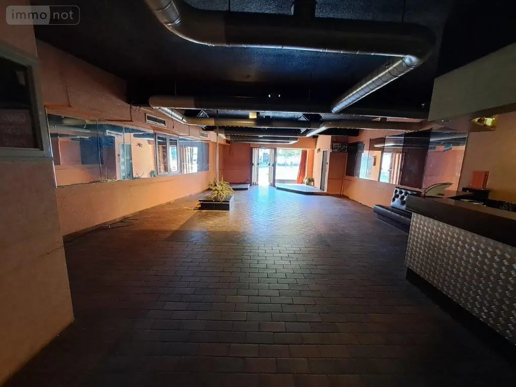 Location fonds et murs commerciaux Saint-Flour 15100 Cantal 15 124 m2 2 pièces 1000 euros 044/641 006