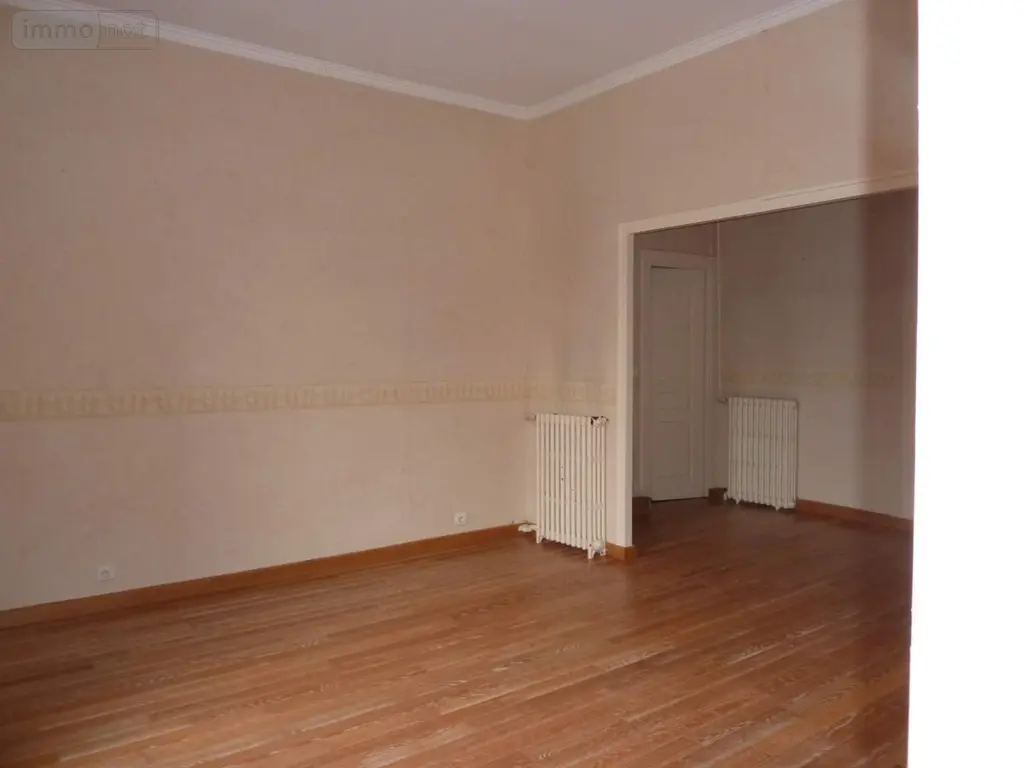 Location fonds et murs commerciaux Dinan 22100 Côtes-d'Armor 22 480 m2 2700 euros 038/251 010