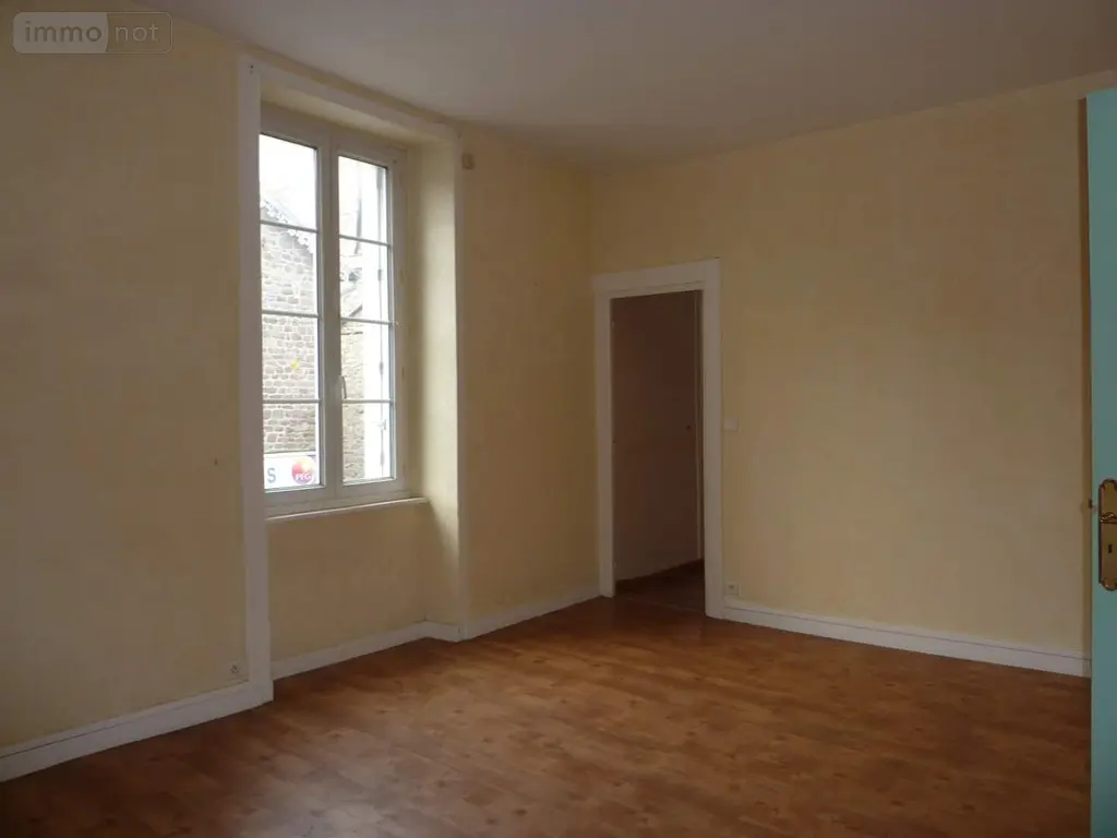 Location fonds et murs commerciaux Dinan 22100 Côtes-d'Armor 22 480 m2 2700 euros 038/251 009