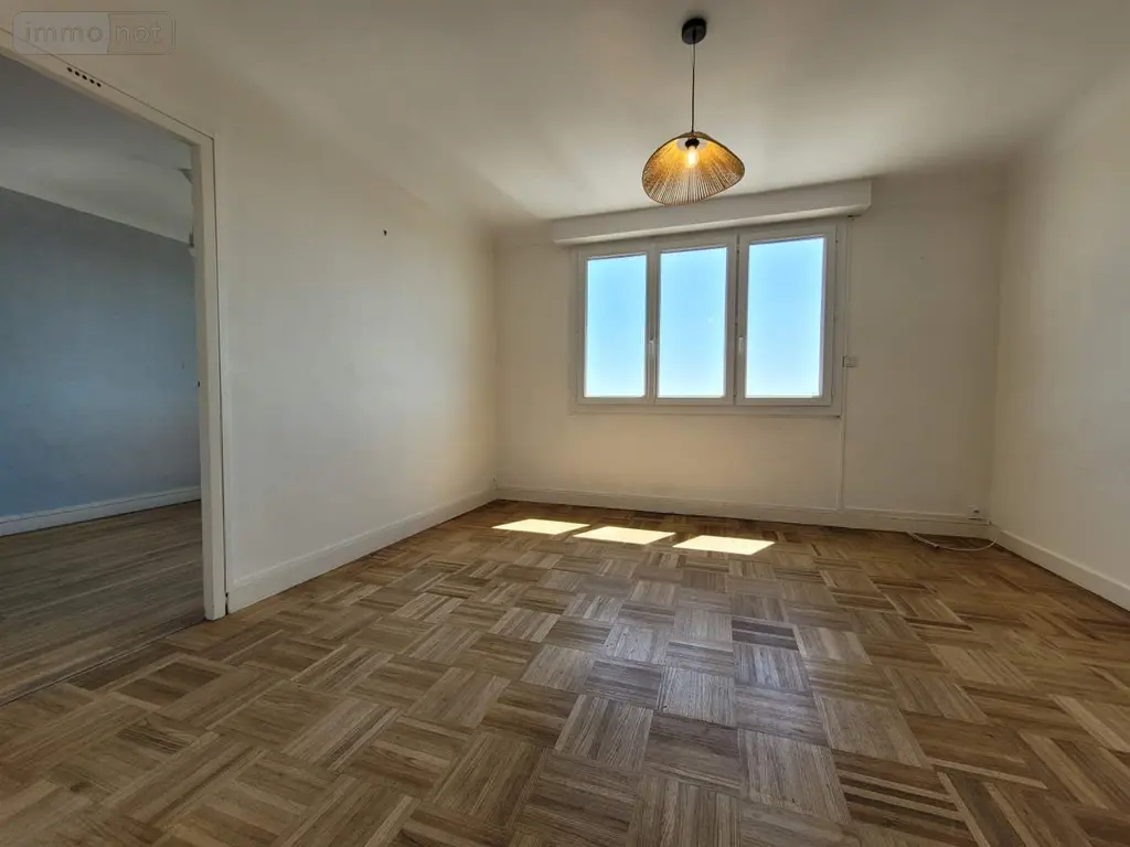 Appartement a vendre Rennes 35000 Ille-et-Vilaine 35 56 m2 3 pièces 192950 euros 019/5608 JLLA 002