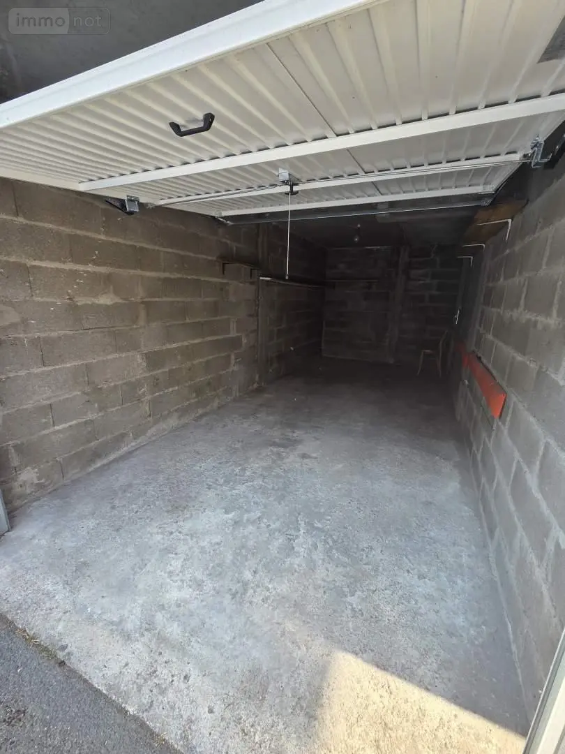 Location garage et parking Tours 37000 Indre-et-Loire 37 1 pièce 195 euros 001/2512 003