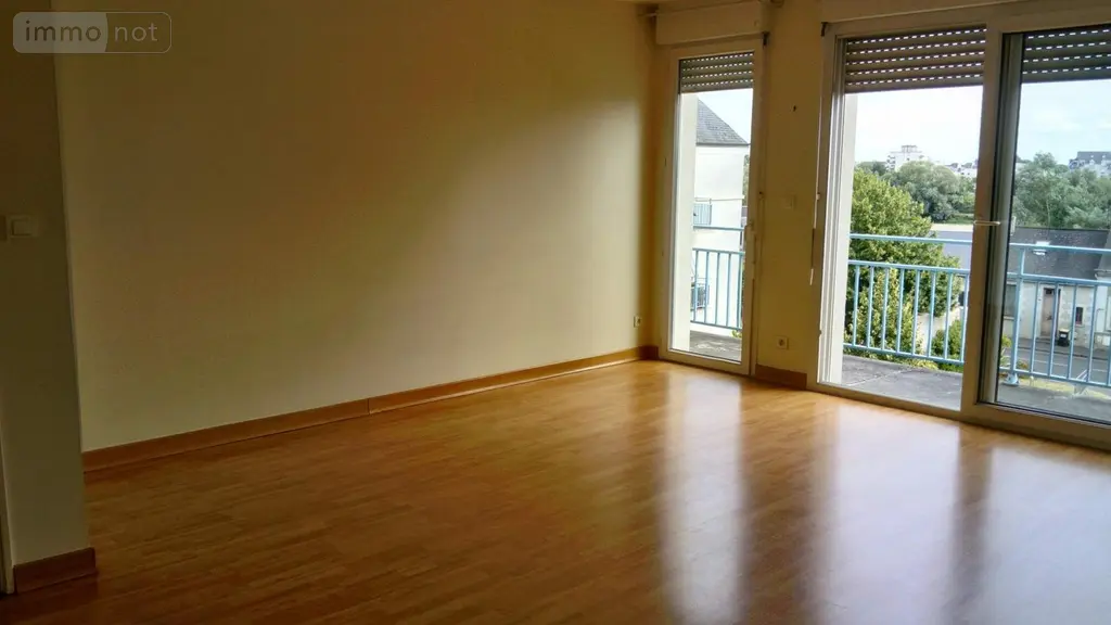 Location appartement Saint-Cyr-sur-Loire 37540 Indre-et-Loire 37 61 m2 2 pièces 620 euros 005/931 005