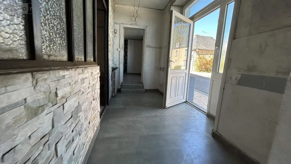 Maison a vendre La Roche-Neuville 53200 Mayenne 53 200 m2 8 pièces 150900 euros 028/2281 013