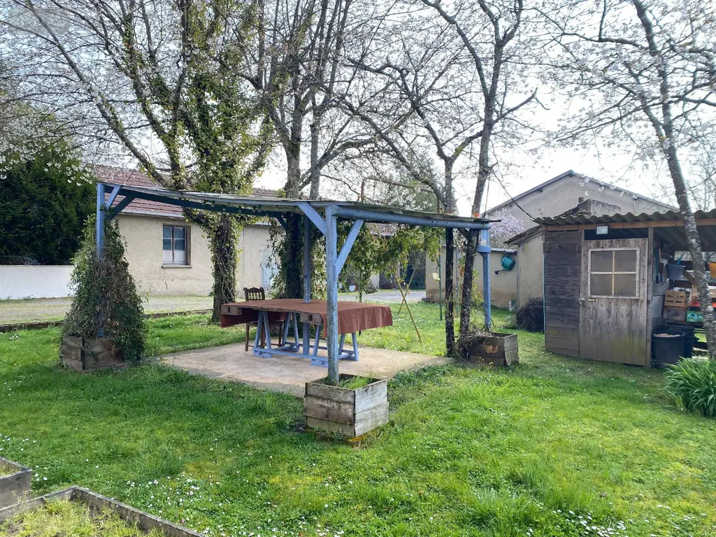 Immeuble de rapport a vendre Génelard 71420 Saône-et-Loire 71 279 m2 136840 euros IM-E-CA 003