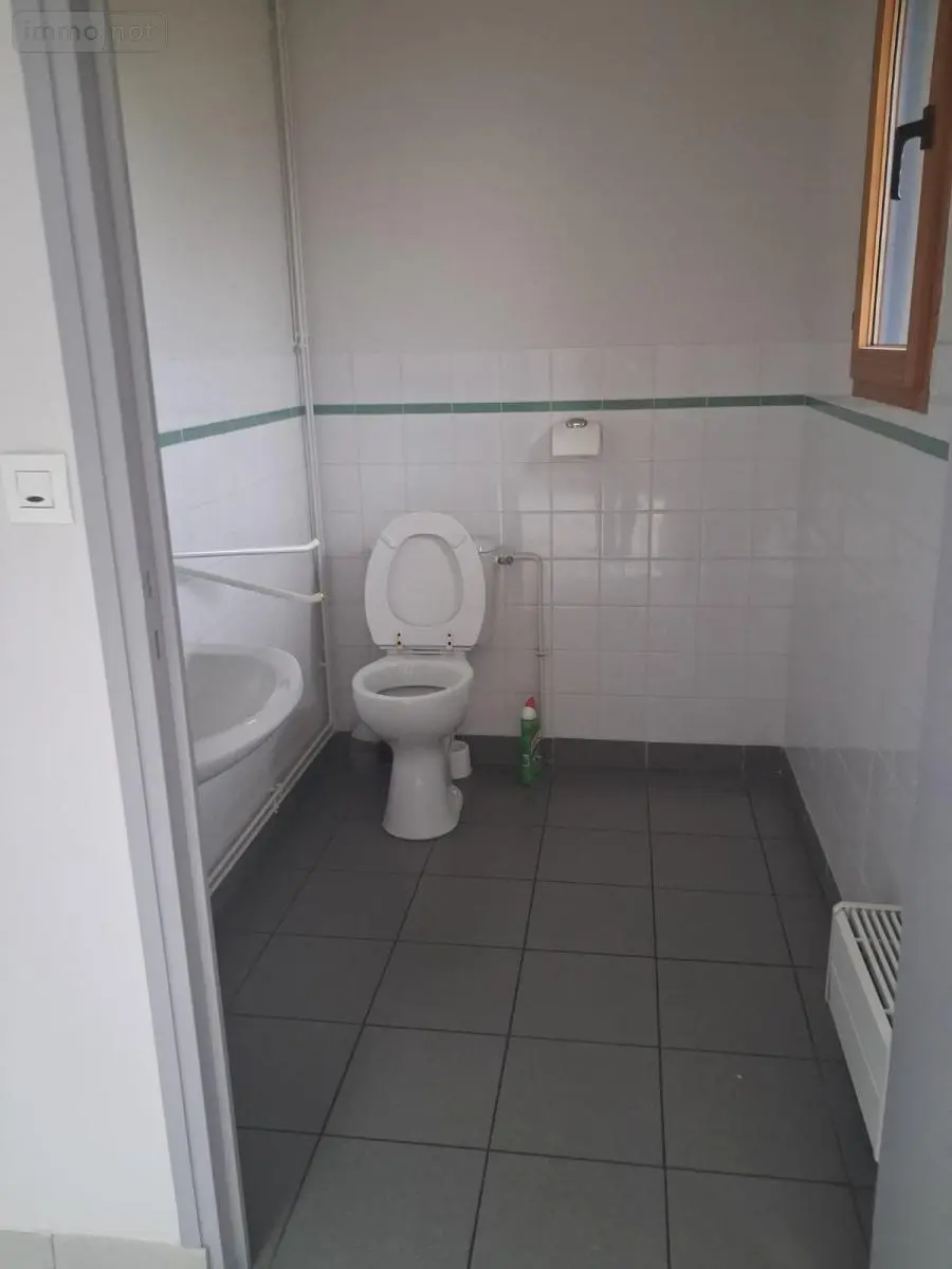 Location fonds et murs commerciaux La Haye 50250 Manche 50 157 m2 700 euros 50061-L215 006