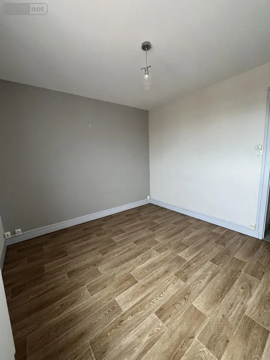 Location appartement Bourg-en-Bresse 01000 Ain 01 62 m2 3 pièces 800 euros 01083-L140 012