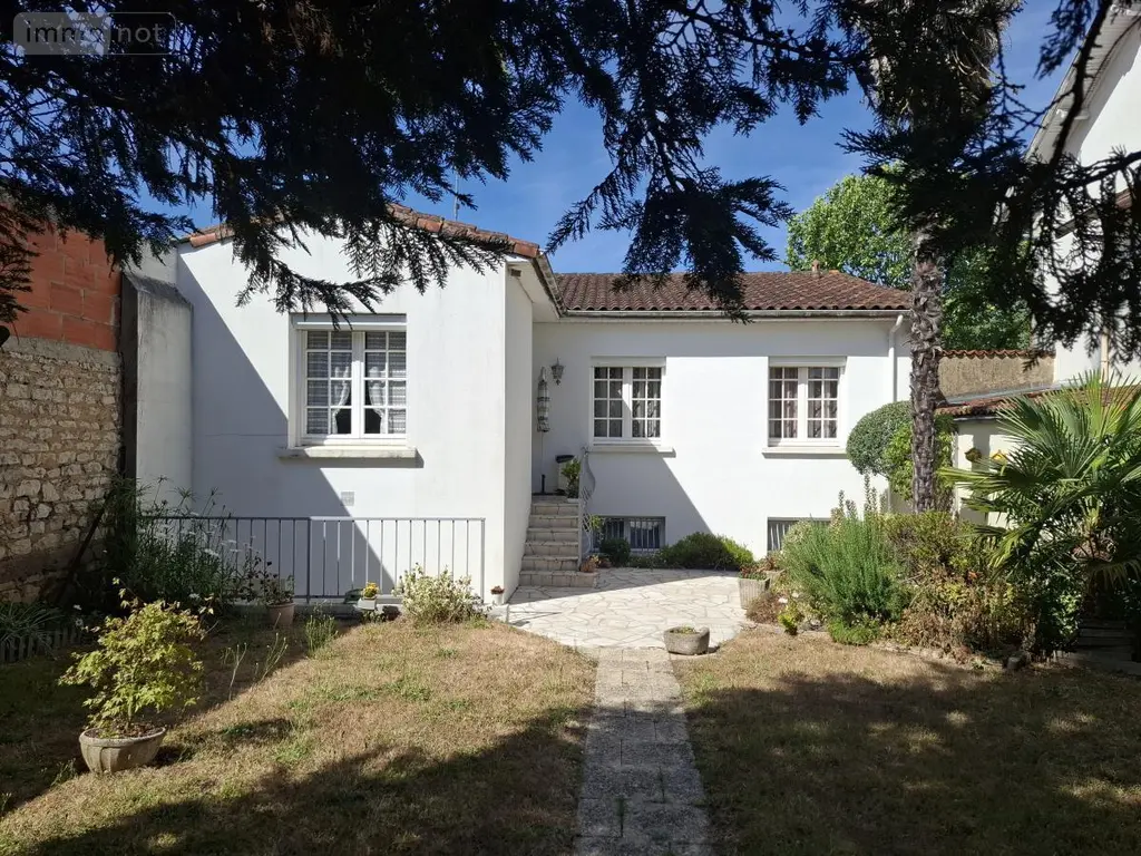 Maison a vendre Saintes 17100 Charente-Maritime 17 147 m2 8 pièces 374000 euros 17111-746 002