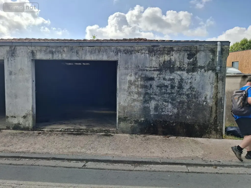 Garage et parking a vendre Saintes 17100 Charente-Maritime 17 49 m2 40000 euros 17111-766 008