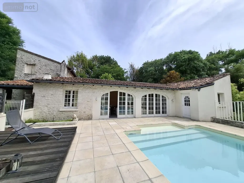 Maison a vendre Saintes 17100 Charente-Maritime 17 405 m2 11 pièces 475000 euros 17111-738 010