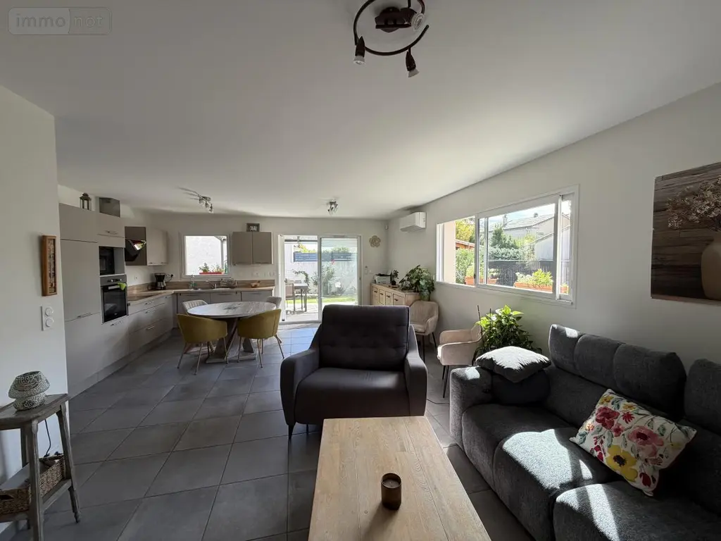 Location maison Pierrelatte 26700 Drôme 26 81 m2 3 pièces 945 euros 26060-L129 005