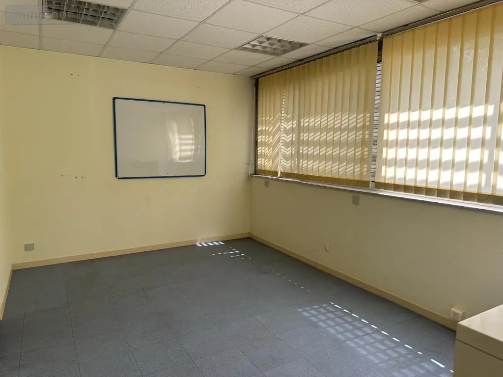 Fonds et murs commerciaux a vendre Segré-en-Anjou Bleu 49500 Maine-et-Loire 49 196 m2 230560 euros 49098-1359 009