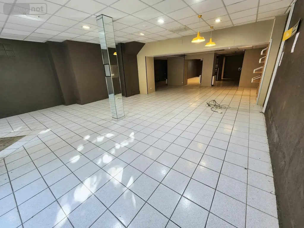 Fonds et murs commerciaux a vendre Saint-Paul-Trois-Châteaux 26130 Drôme 26 163 m2 199500 euros 26060-869 004
