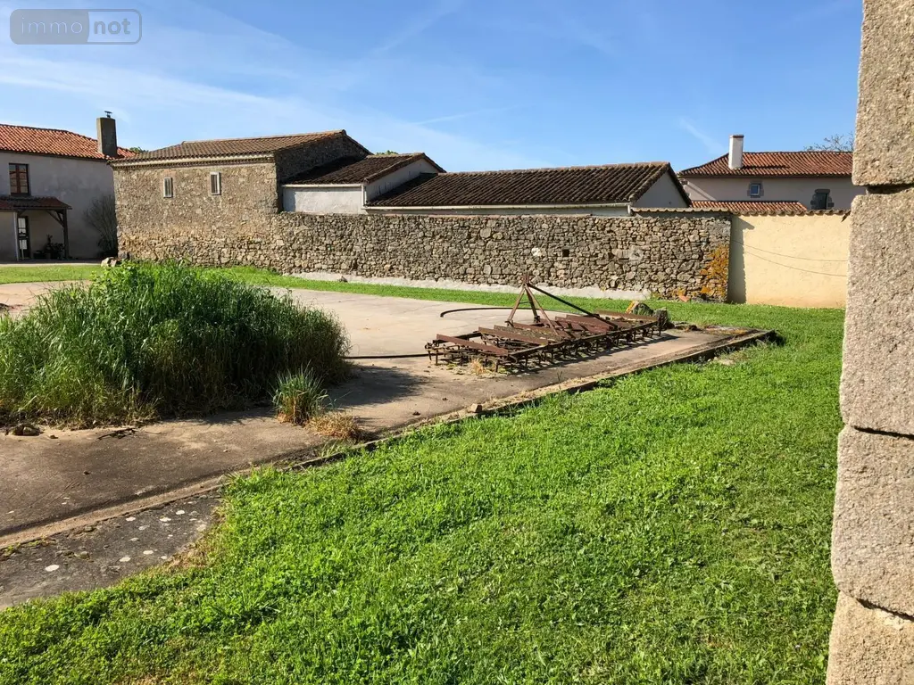 Maison a vendre Nueil-les-Aubiers 79250 Deux-Sèvres 79 250 m2 4 pièces 87000 euros 40-79025 003