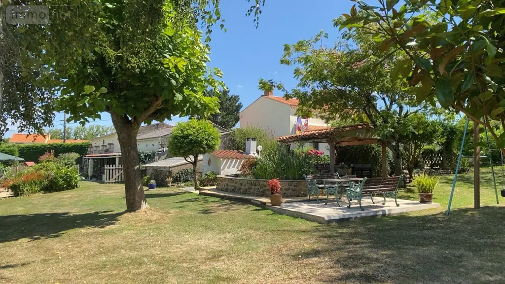 Maison a vendre Maché 85190 Vendée 85 352 m2 12 pièces 610700 euros 092/M/2510-85092 001
