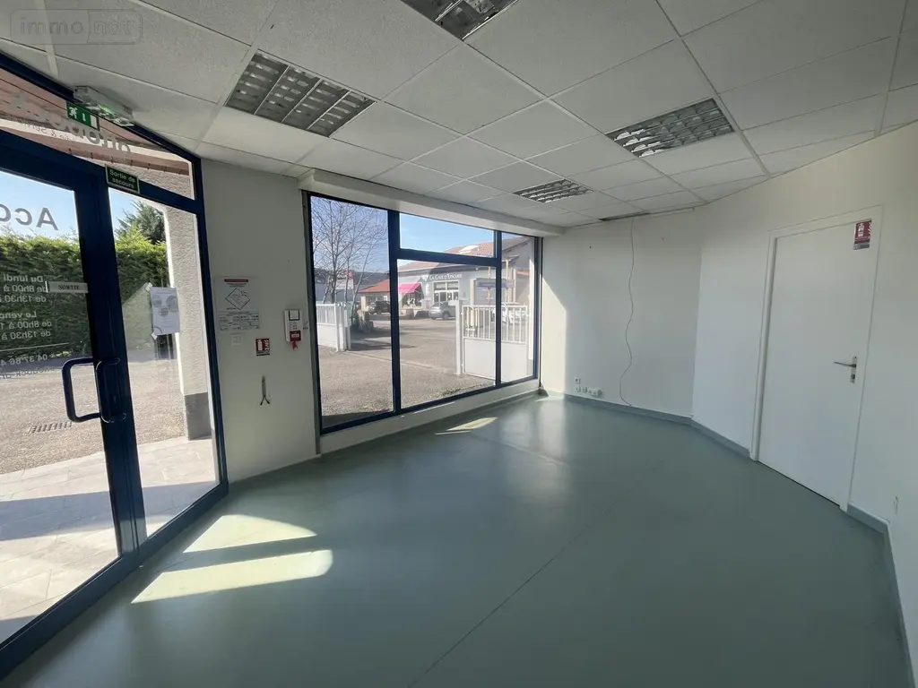 Location fonds et murs commerciaux Ambérieu-en-Bugey 01500 Ain 01 130 m2 2000 euros LF042-01032 002
