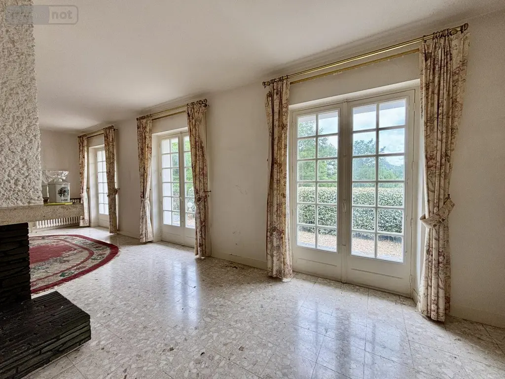 Maison a vendre Montmorillon 86500 Vienne 86 207 m2 8 pièces 157000 euros VM562-86001 004