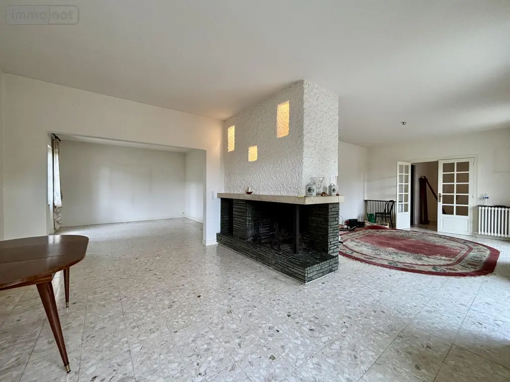 Maison a vendre Montmorillon 86500 Vienne 86 207 m2 8 pièces 157000 euros VM562-86001 005
