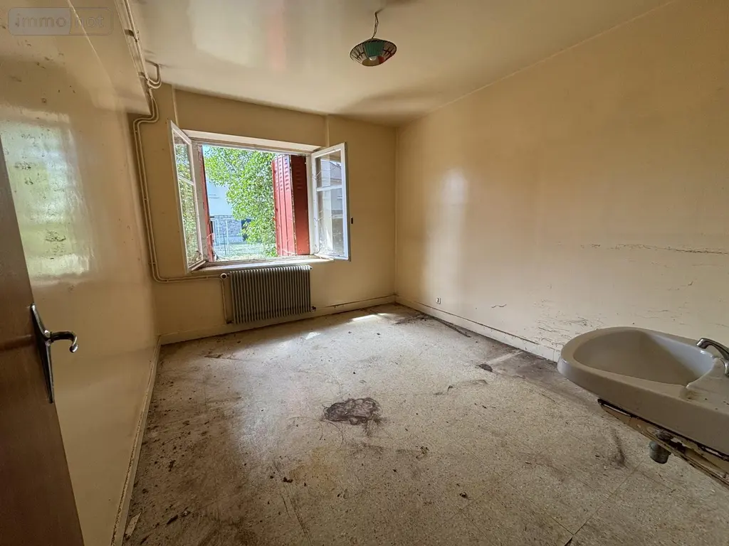 Maison a vendre Riom-ès-Montagnes 15400 Cantal 15 99 m2 6 pièces 89500 euros 120T-15029 004