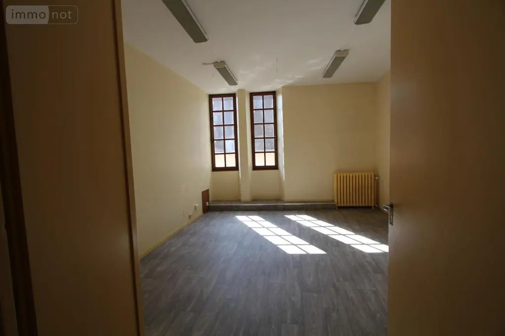Location fonds et murs commerciaux Dole 39100 Jura 39 89 m2 950 euros 39033-L529 005